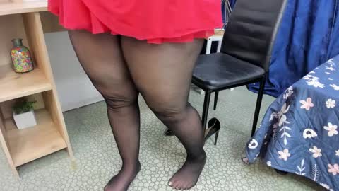 Snapshot of emely_garcia chatting on December 9, 2024, 9:58 pm Emely   online show from December 9, 2024, 9:58 pm