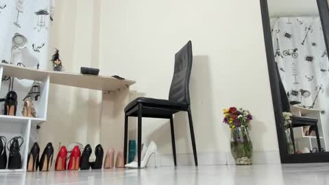 Snapshot of emely_garcia chatting on February 14, 2025, 12:51 am Emely   online show from February 14, 2025, 12:51 am