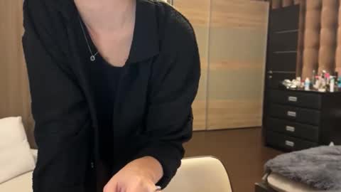 emi__ly online show from November 27, 2025, 6:32 pm