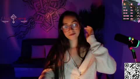 Snapshot of emi_roberts chatting on June 8, 2026, 1:50 am Emmily Roberts online show from June 8, 2026, 1:50 am