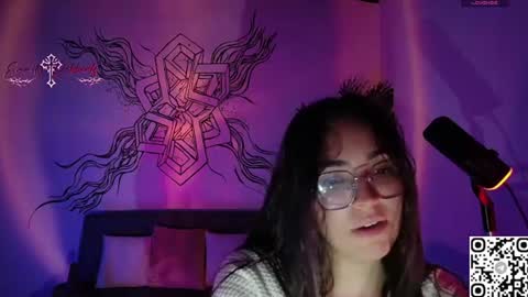 Snapshot of emi_roberts chatting on June 17, 2026, 3:53 am Emmily Roberts online show from June 17, 2026, 3:53 am