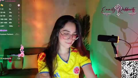 Snapshot of emi_roberts chatting on June 28, 2026, 1:44 am Emmily Roberts online show from June 28, 2026, 1:44 am