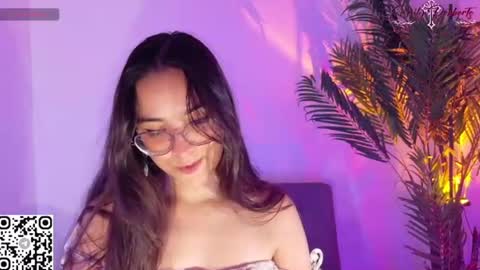 Snapshot of emi_roberts chatting on July 13, 2026, 12:02 am Emmily Roberts online show from July 13, 2026, 12:02 am