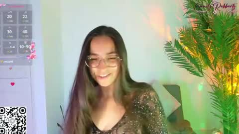 Snapshot of emi_roberts chatting on July 14, 2026, 10:48 pm Emmily Roberts online show from July 14, 2026, 10:48 pm