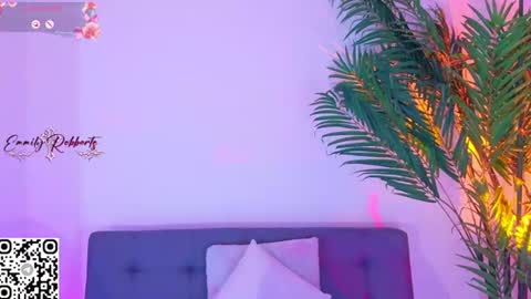 Snapshot of emi_roberts chatting on July 30, 2026, 2:21 am Emmily Roberts online show from July 30, 2026, 2:21 am