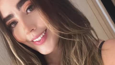 emi_royse online show from February 25, 2025, 9:35 pm