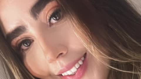 emi_royse online show from April 17, 2026, 7:28 pm