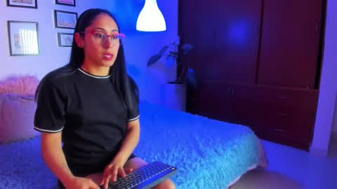 Snapshot of emi_sweet1 chatting on February 26, 2026, 3:05 am Emi online show from February 26, 2026, 3:05 am