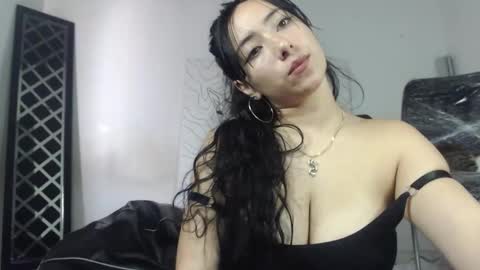 Snapshot of emiantonella_ chatting on March 10, 2026, 8:25 pm Antonella online show from March 10, 2026, 8:25 pm