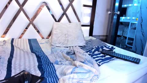 Emy online show from February 15, 2026, 7:51 am