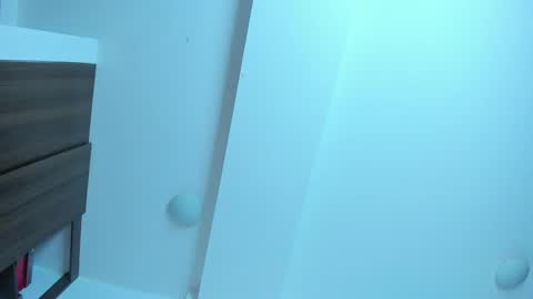 Snapshot of emiily15_ chatting on February 18, 2025, 6:37 pm Emi online show from February 18, 2025, 6:37 pm