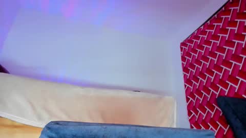 Emi online show from February 2, 2026, 10:30 pm