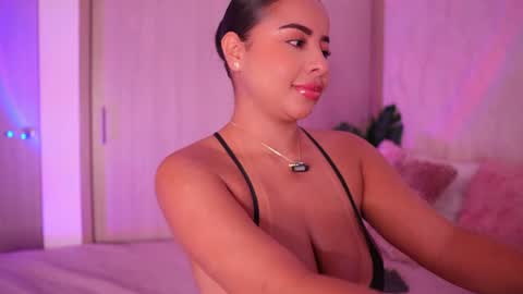 Snapshot of emiily_bell chatting on July 5, 2026, 9:11 pm online show from July 5, 2026, 9:11 pm
