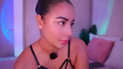 Snapshot of emiily_bell chatting on July 11, 2026, 7:27 pm online show from July 11, 2026, 7:27 pm