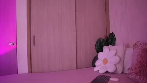 Snapshot of emiily_bell chatting on July 19, 2026, 11:41 pm online show from July 19, 2026, 11:41 pm