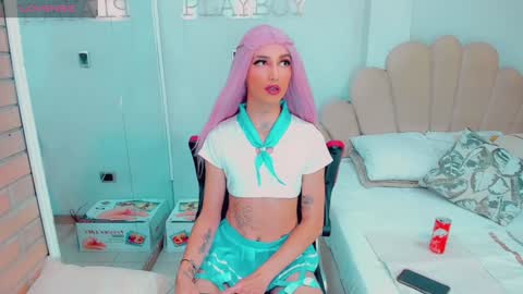 Snapshot of emiilysaenzz chatting on December 10, 2024, 9:54 pm EmillySaenz online show from December 10, 2024, 9:54 pm