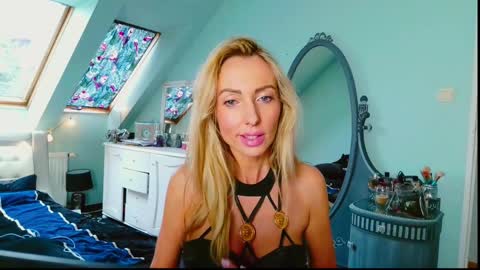 Snapshot of emilachat chatting on February 5, 2025, 10:30 am Emila online show from February 5, 2025, 10:30 am