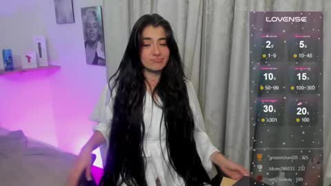 emilayton_ online show from January 25, 2025, 10:40 am