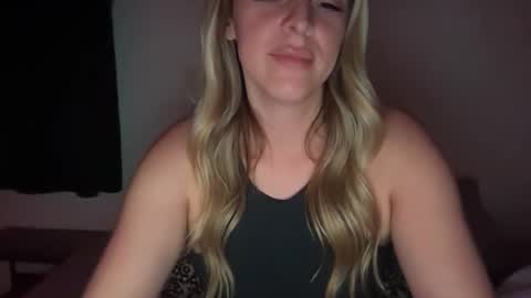 Snapshot of emilelovesyou chatting on April 13, 2026, 5:24 am emilelovesyou online show from April 13, 2026, 5:24 am
