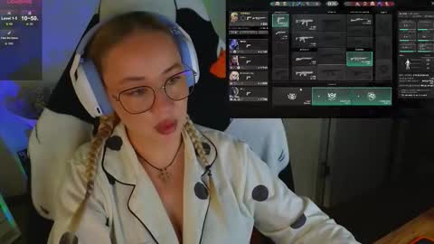 Snapshot of emili1_bc chatting on September 11, 2025, 6:30 pm Emili online show from September 11, 2025, 6:30 pm