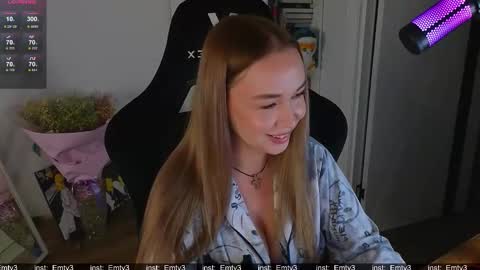 Emili online show from November 28, 2025, 2:09 pm