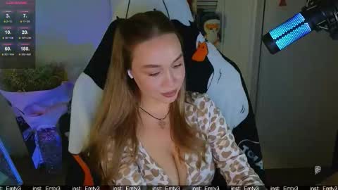 Emili online show from December 15, 2025, 2:32 pm