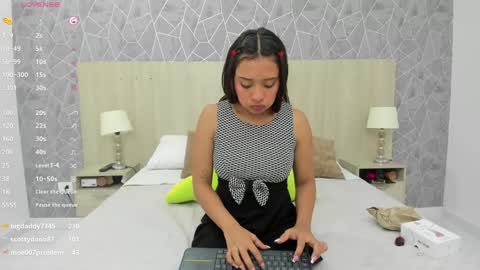 Snapshot of emili_lenus chatting on January 5, 2025, 5:51 pm Emili Lenus online show from January 5, 2025, 5:51 pm