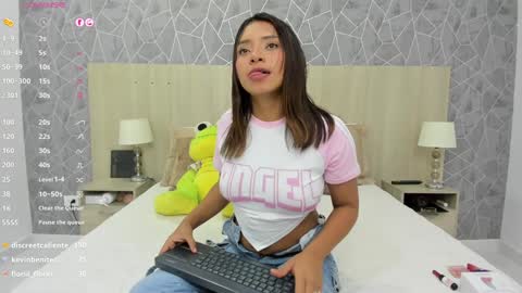 Snapshot of emili_lenus chatting on January 22, 2025, 5:17 pm Emili Lenus online show from January 22, 2025, 5:17 pm