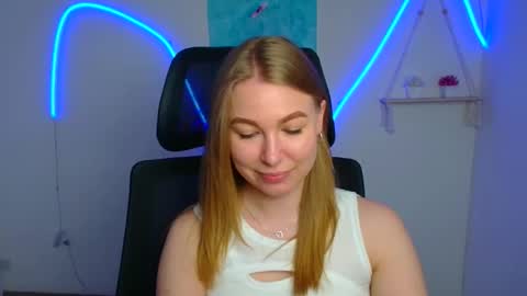 Emilia online show from May 19, 2026, 5:36 am