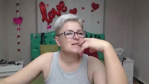 Snapshot of emiliagree chatting on October 18, 2025, 6:26 am EmiliaGree online show from October 18, 2025, 6:26 am