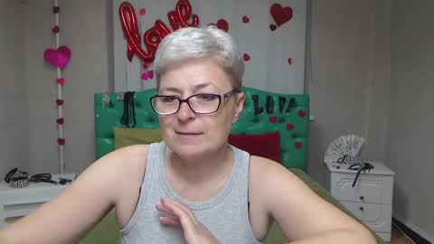 Snapshot of emiliagree chatting on October 19, 2025, 5:08 am EmiliaGree online show from October 19, 2025, 5:08 am