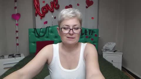 EmiliaGree online show from November 18, 2025, 6:12 pm