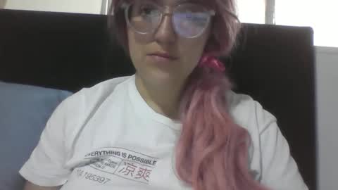 Snapshot of emiliahoney chatting on January 18, 2026, 2:21 pm emiliahoney online show from January 18, 2026, 2:21 pm
