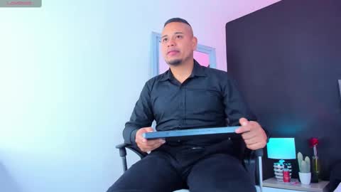 emilianoclarke online show from September 17, 2025, 12:12 am