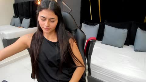 Emillie online show from December 10, 2024, 8:38 pm