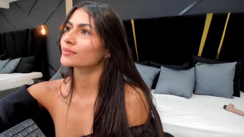 Emillie online show from January 16, 2025, 8:03 pm