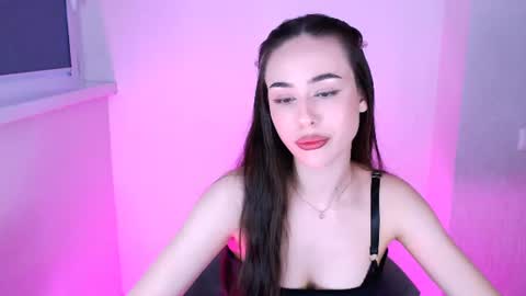 Snapshot of emilieliot chatting on June 11, 2026, 12:32 am Emily online show from June 11, 2026, 12:32 am