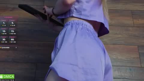 Snapshot of emilielong chatting on February 17, 2026, 5:26 am emilielong online show from February 17, 2026, 5:26 am