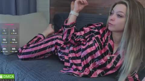 emilielong online show from April 17, 2026, 5:43 am