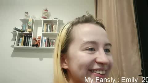 Snapshot of emilly_20 chatting on May 7, 2026, 9:09 pm Emily online show from May 7, 2026, 9:09 pm