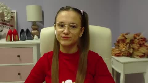 Snapshot of emilly_lust99 chatting on December 3, 2024, 7:32 am Emilly online show from December 3, 2024, 7:32 am