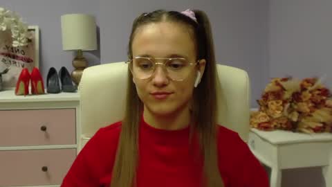 Snapshot of emilly_lust99 chatting on December 3, 2024, 10:50 am Emilly online show from December 3, 2024, 10:50 am