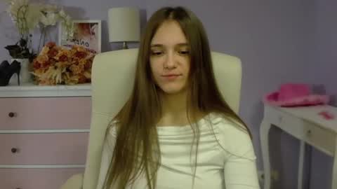 Snapshot of emilly_lust99 chatting on February 6, 2025, 8:07 am Emilly online show from February 6, 2025, 8:07 am