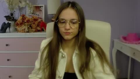 Snapshot of emilly_lust99 chatting on February 14, 2025, 7:49 am Emilly online show from February 14, 2025, 7:49 am