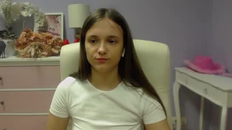 Snapshot of emilly_lust99 chatting on March 10, 2025, 10:59 am Emilly online show from March 10, 2025, 10:59 am