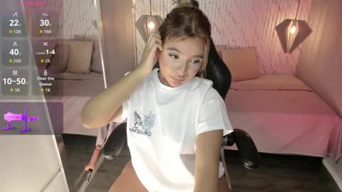 emilly_mell online show from April 9, 2026, 11:59 am