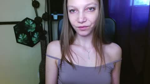 Emilly online show from April 20, 2026, 1:36 pm