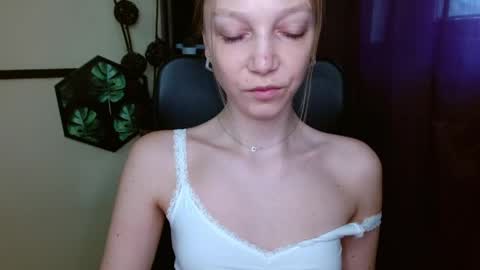 Emilly online show from April 21, 2026, 5:47 am