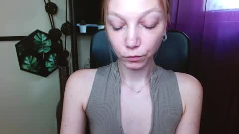Snapshot of emilly_xkiss chatting on April 22, 2026, 2:18 pm Emilly online show from April 22, 2026, 2:18 pm