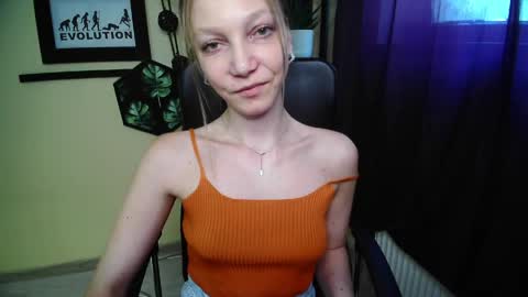 Snapshot of emilly_xkiss chatting on June 1, 2026, 12:40 pm Emilly online show from June 1, 2026, 12:40 pm